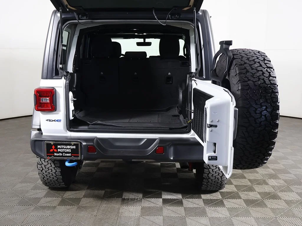 Used 2022 White Jeep Unlimited Rubicon 4xe image 23