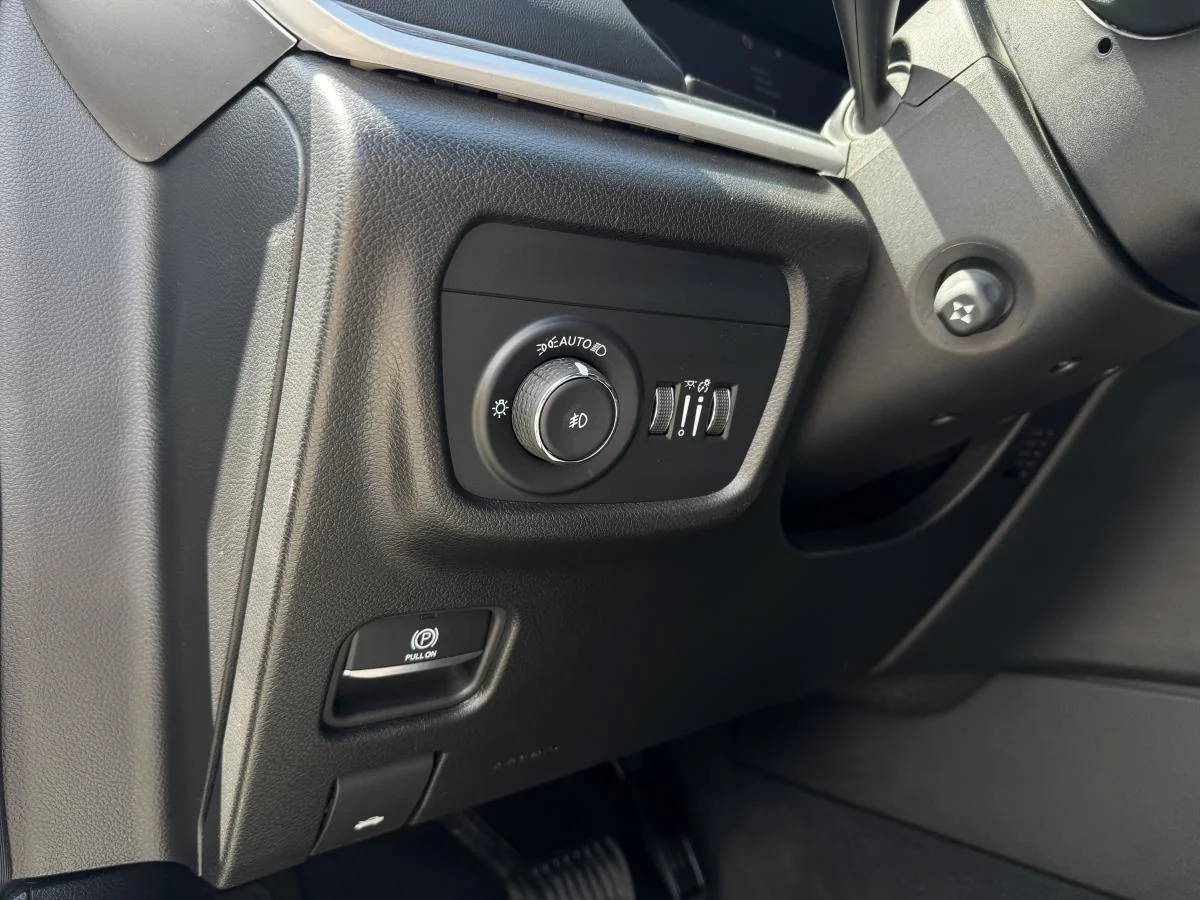 Used 2024 White Jeep Limited image 15
