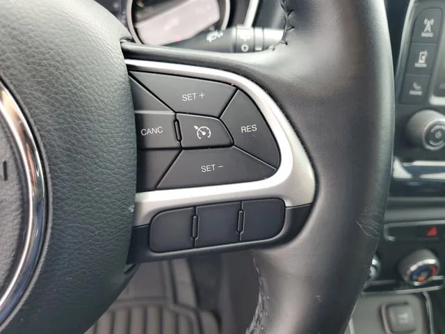 Used 2018 Diamond Black C Jeep Altitude image 12