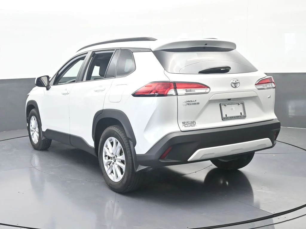 Used 2024 Pearl Toyota LE image 3