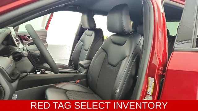 New 2026 Red Hot Pearl-Coat Exterior Paint Jeep Latitude image 16