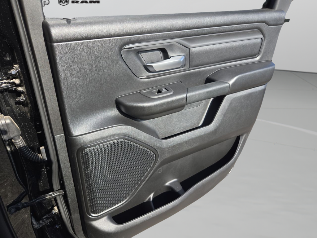 New 2026 Diamond Black Crystal Pearl-Coat Exterior Paint RAM Express image 45