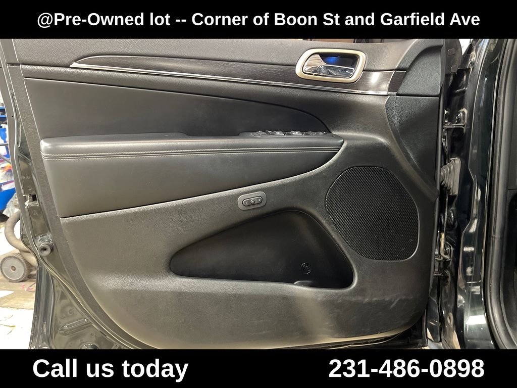 Used 2015 Green Jeep Limited image 15