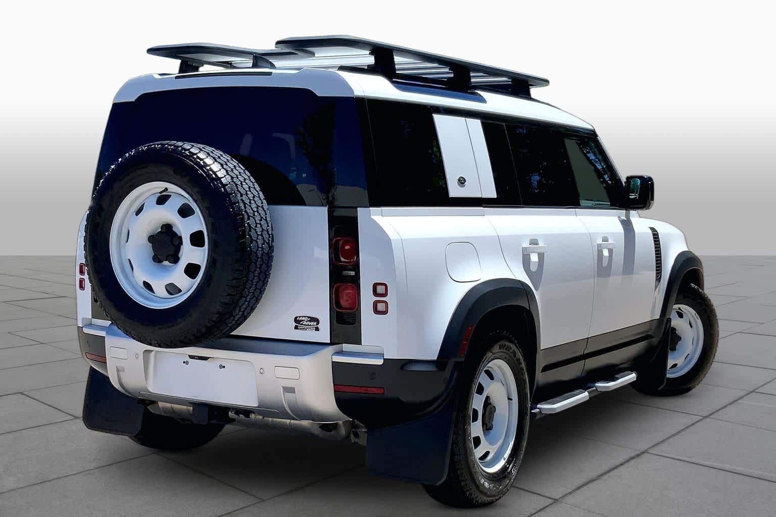 Used 2023 Fuji White Land Rover S image 12