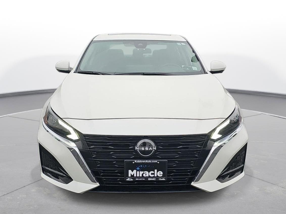 Used 2023 Pearl White Tricoat Nissan 2.5 SL image 2