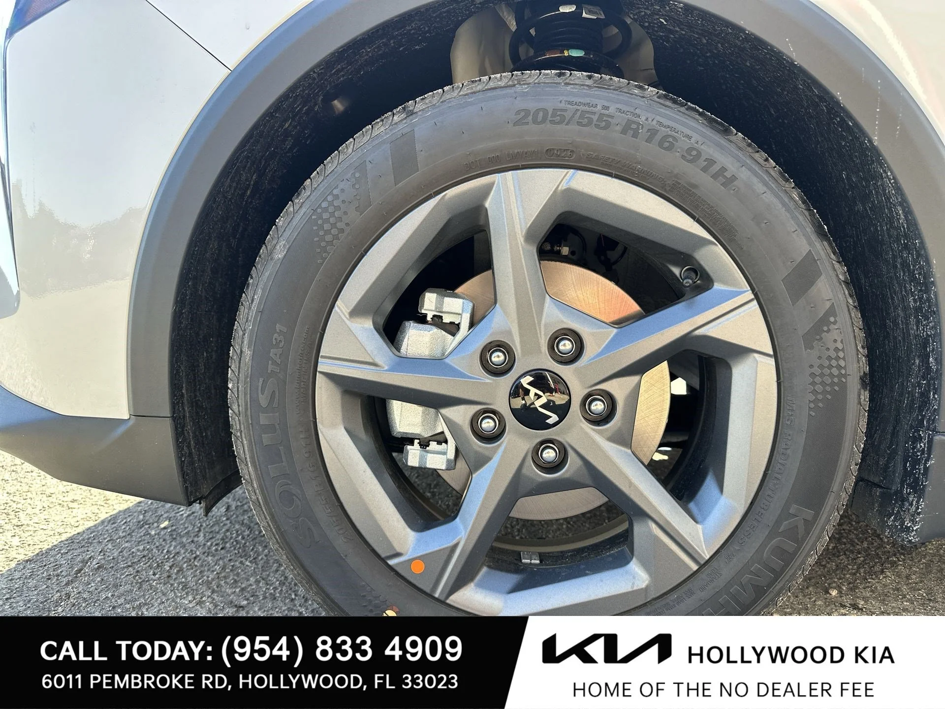 New 2026 Snow White Pearl Kia LXS image 11