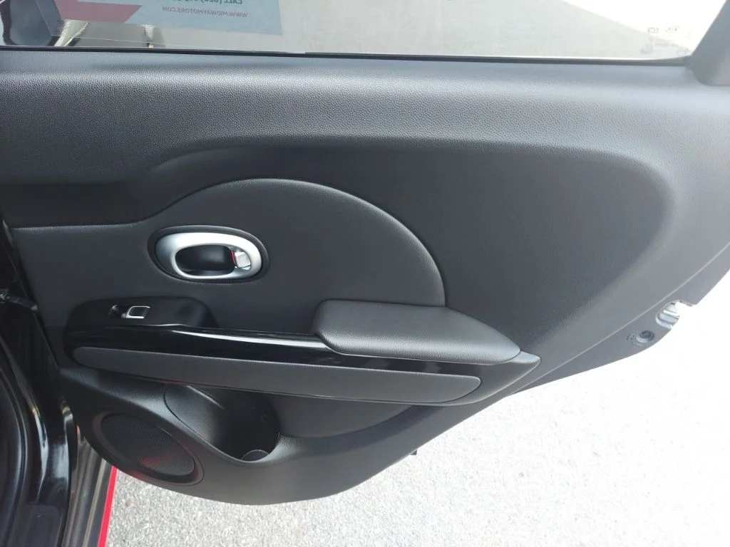 Used 2018 Black Kia Exclaim image 33