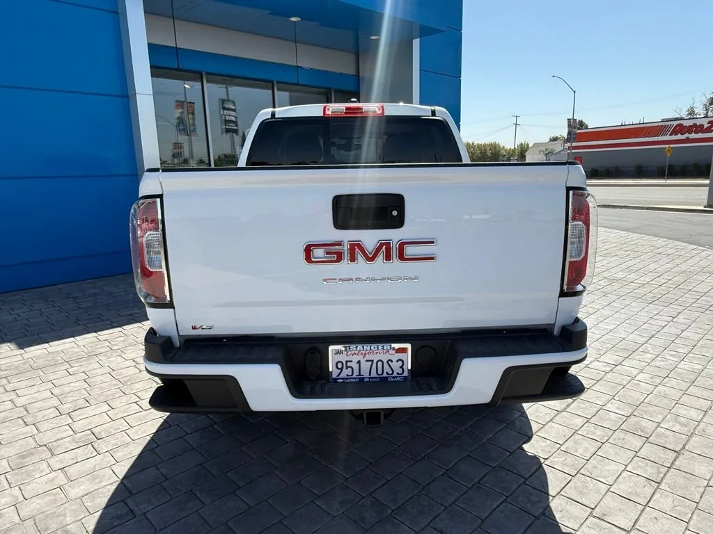 Used 2022 SUMMIT WHITE GMC 4WD Elevation image 9