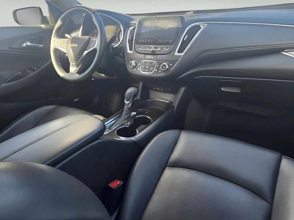Used 2024 Summit White Chevrolet LT image 27
