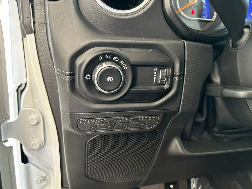 Used 2025 White Jeep Sahara image 45