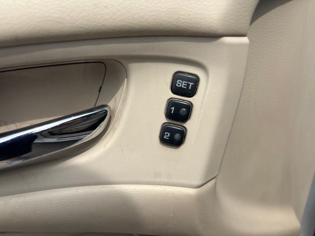 Used 2019 Pearl White Tricoat Nissan SL image 10