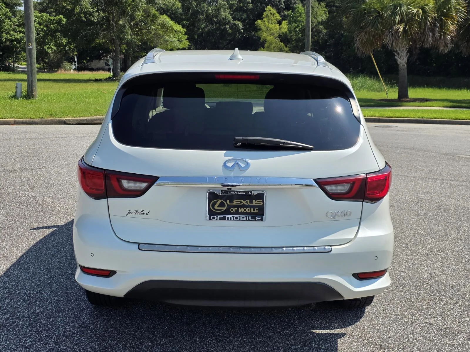 Used 2020 Majestic INFINITI LUXE image 3