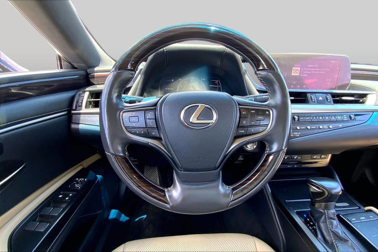 Used 2020 Eminent White Pearl Lexus  image 6
