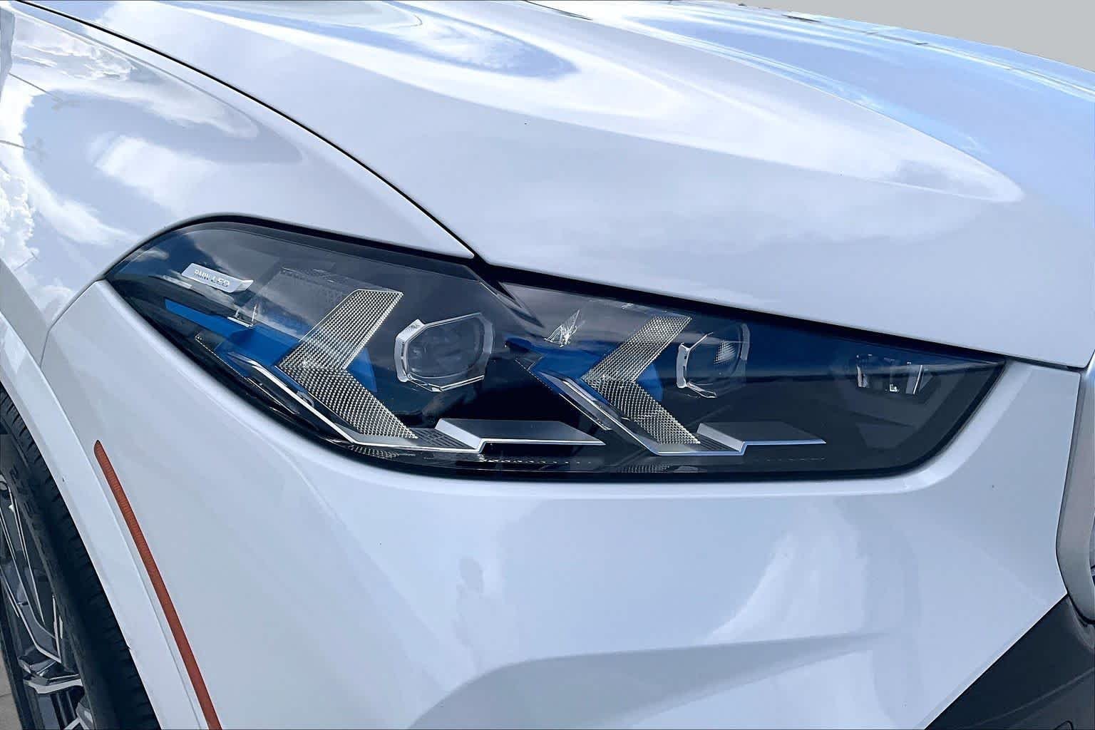 Used 2024 Alpine White BMW sDrive40i image 26