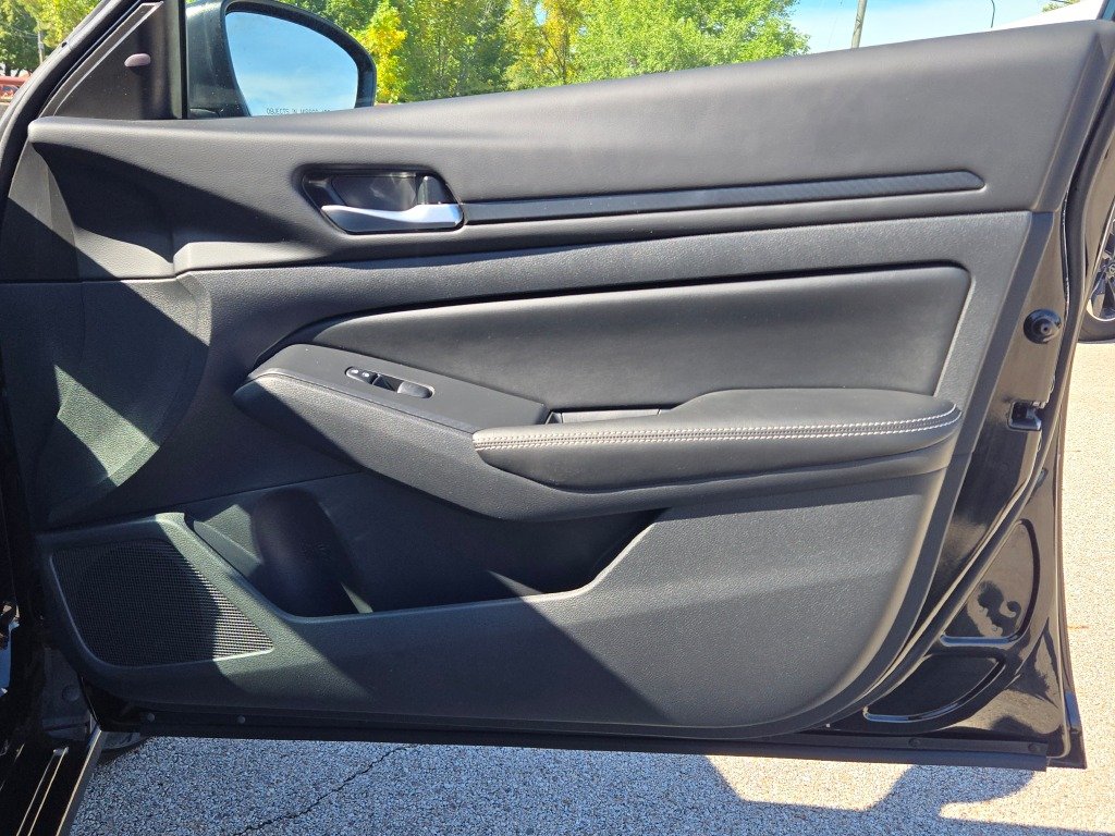 Certified Used 2024 Black Nissan 2.5 SV image 6