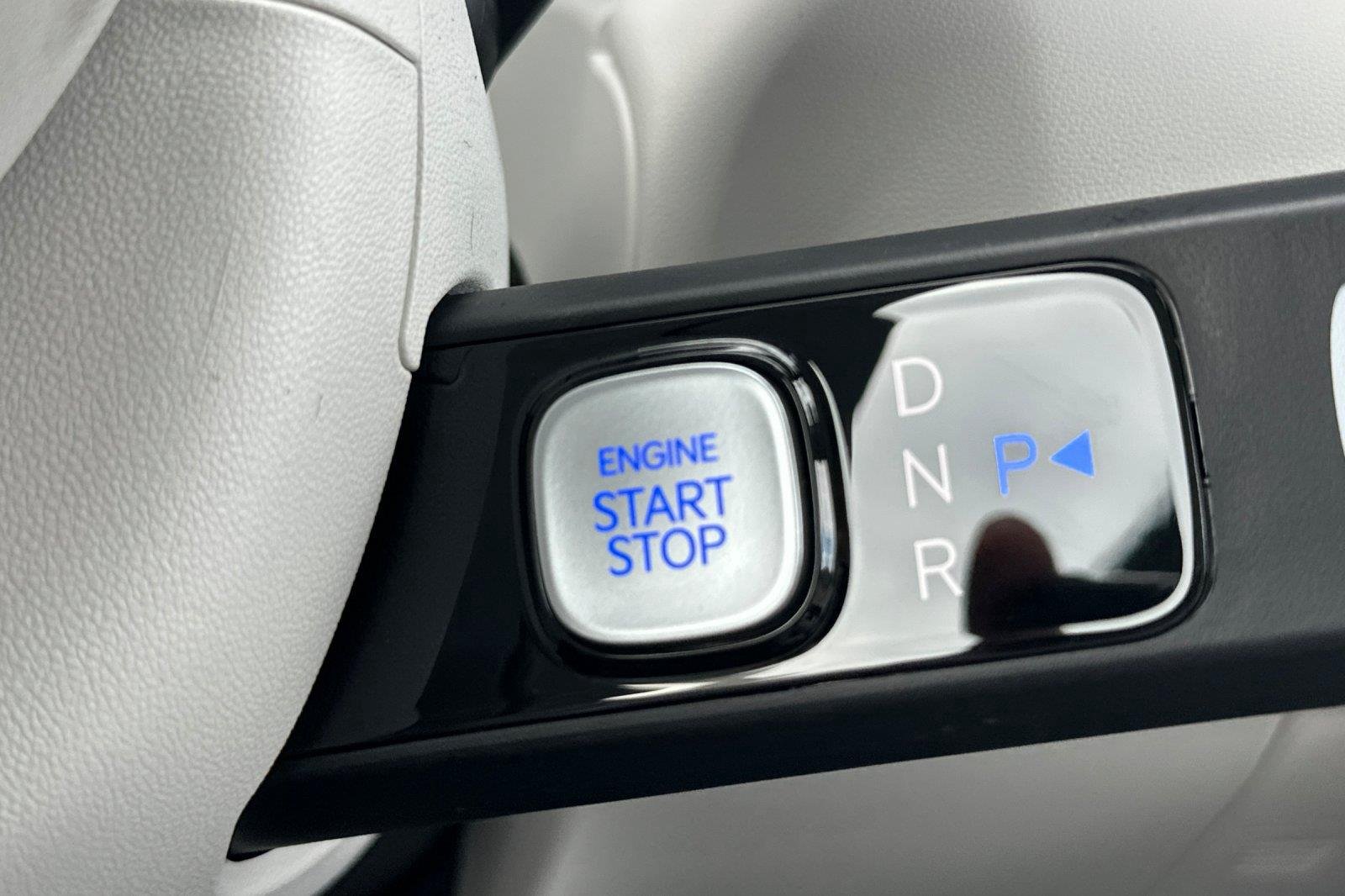 New 2027 Shimmering Silver Hyundai Blue SEL 7P image 24