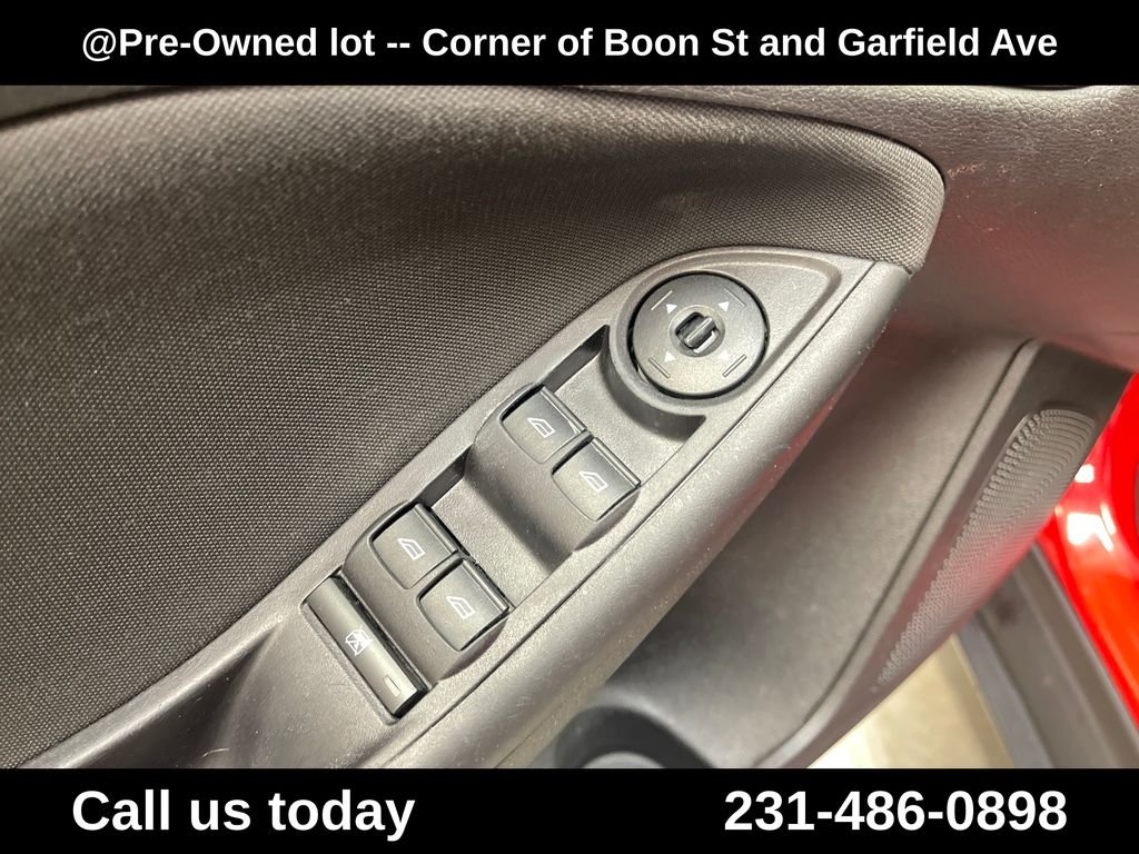 Used 2015 Red Ford SE image 16