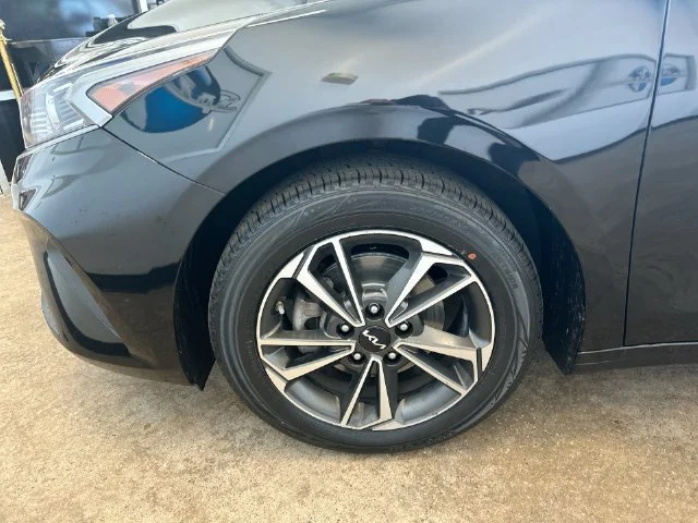 Used 2023 Black Kia LXS image 27