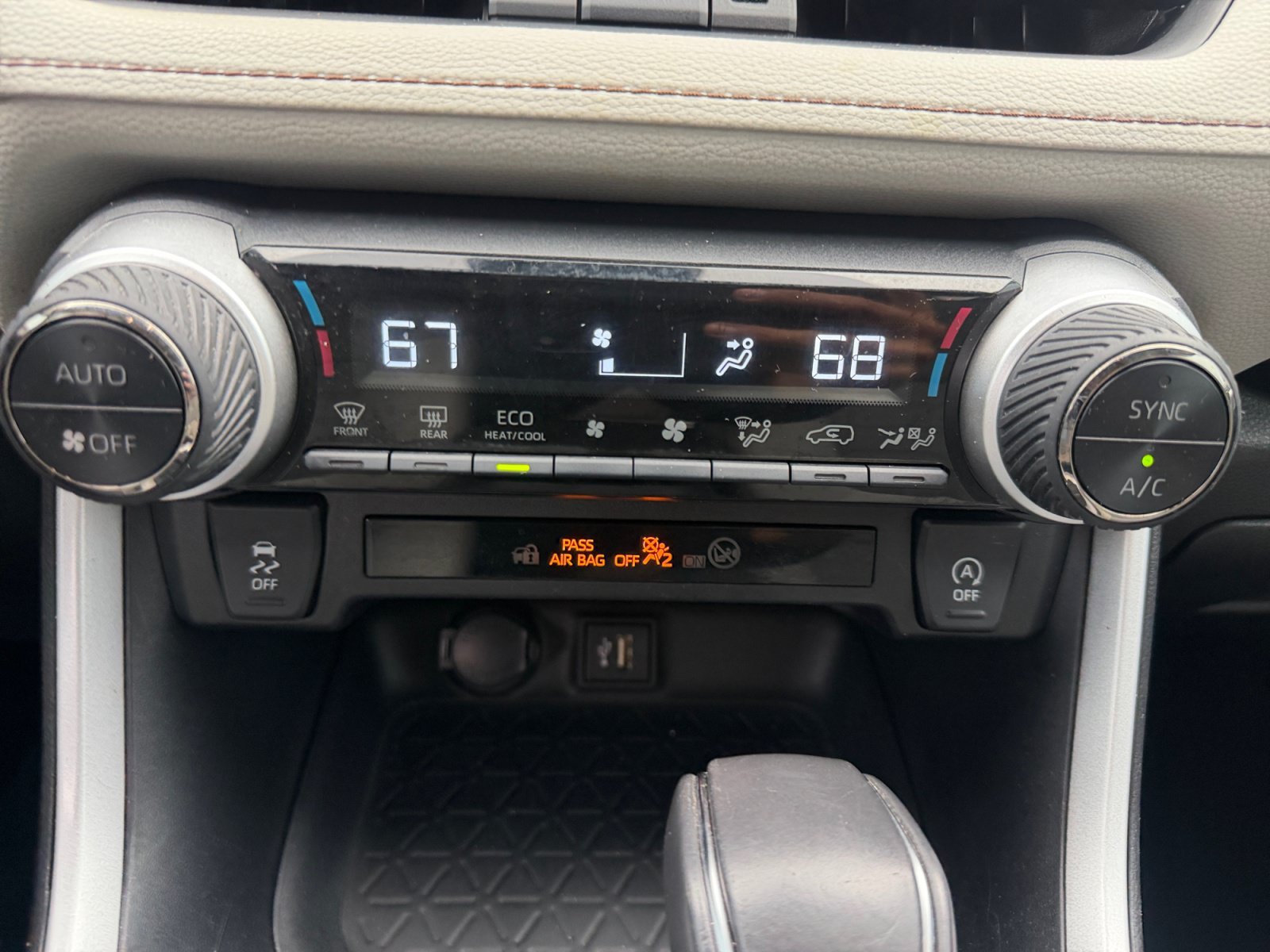 Used 2024 Silver Sky Metallic Toyota XLE Premium image 22