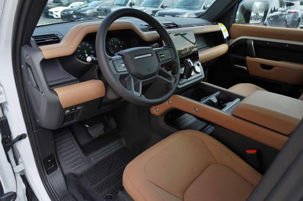 New 2026 Fuji White Land Rover X-Dynamic SE image 11