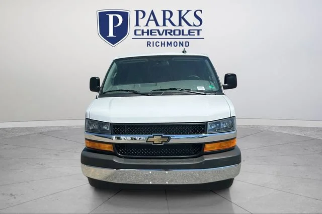 New 2025 Summit White Chevrolet WT image 2