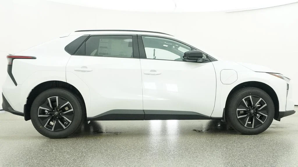 New 2026 Wind Chill Pearl Toyota XLE image 15