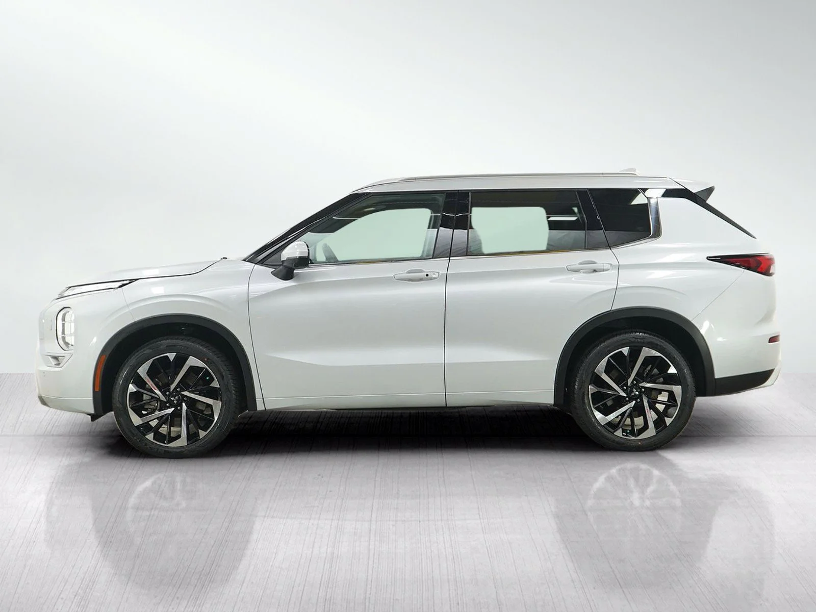 Used 2022 Mitsubishi Outlander SEL with VIN JA4J4VA86NZ039408 for sale in Wayzata, Minnesota