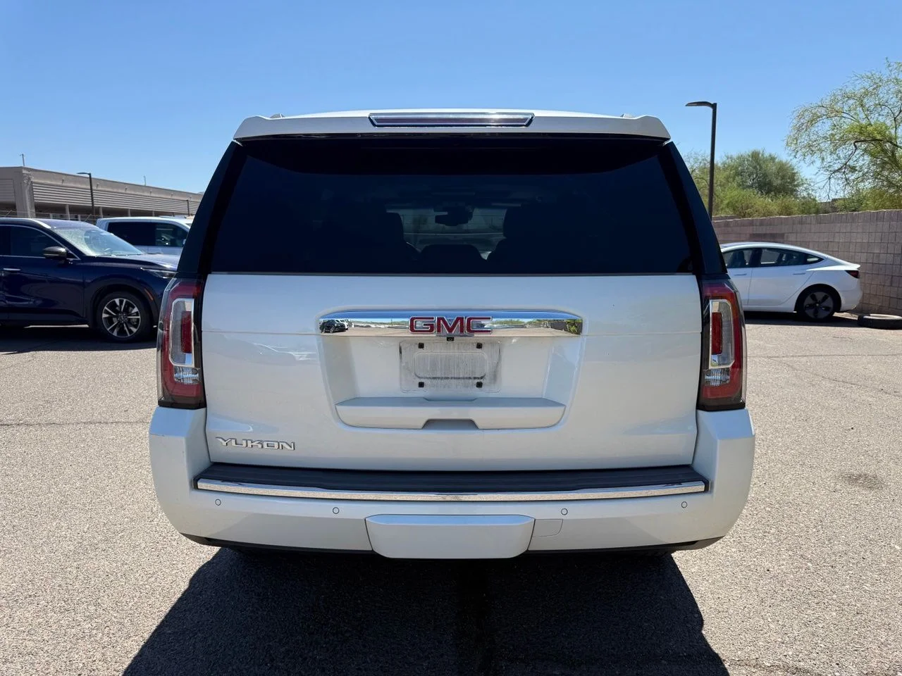 Used 2015 White Diamond Tricoat GMC Denali image 5