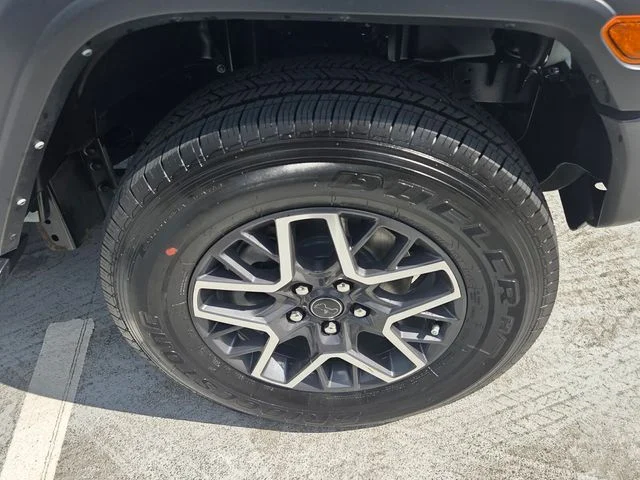Used 2023  Jeep Sport image 11