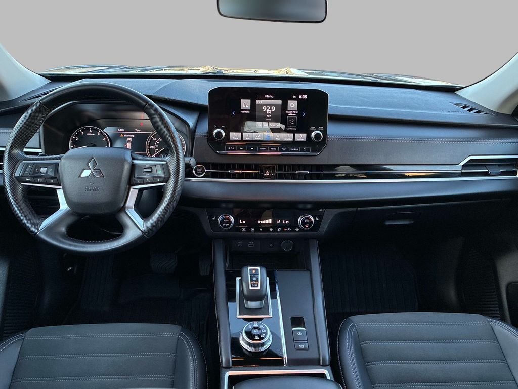 Used 2024  Mitsubishi SE Black Edition w/Pano Roof image 18