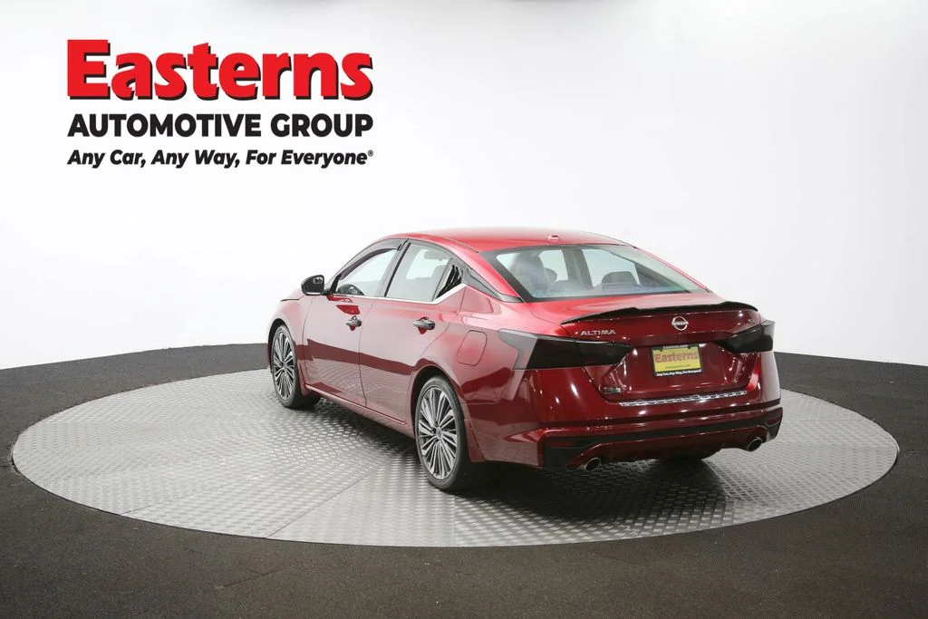 Used 2023 Red Nissan 2.5 SL image 65