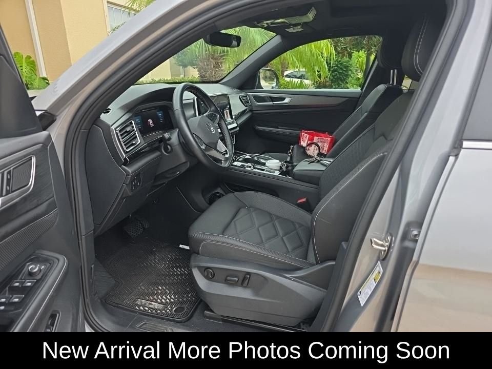 Used 2025 Silver Volkswagen 2.0T SE w/Technology image 3