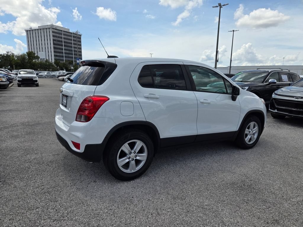 2022 Chevrolet Trax LS - Photo 12