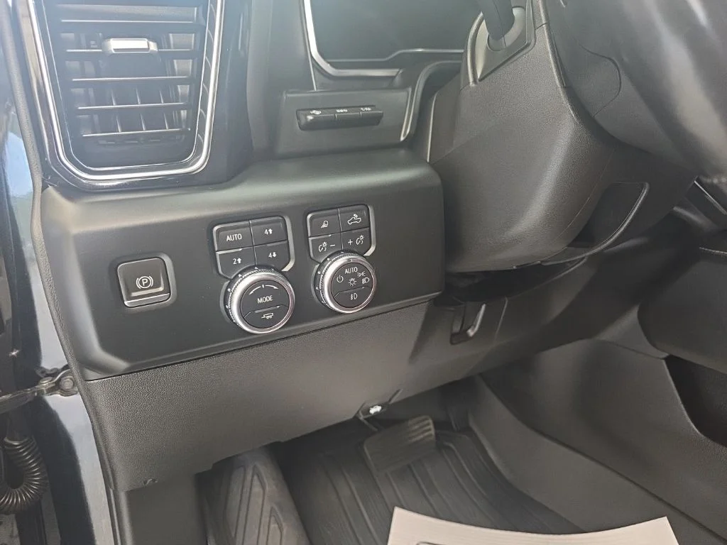 Used 2024 Onyx Black GMC Denali Ultimate image 19