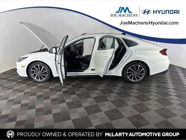 Used 2022 Gray Hyundai Limited image 9