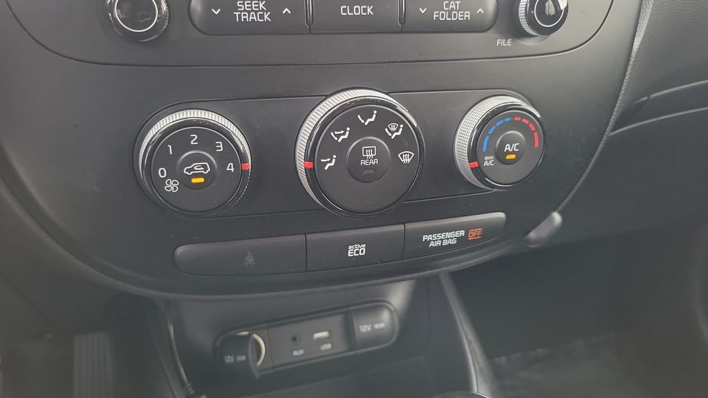 Used 2016 Blue Kia Plus image 15