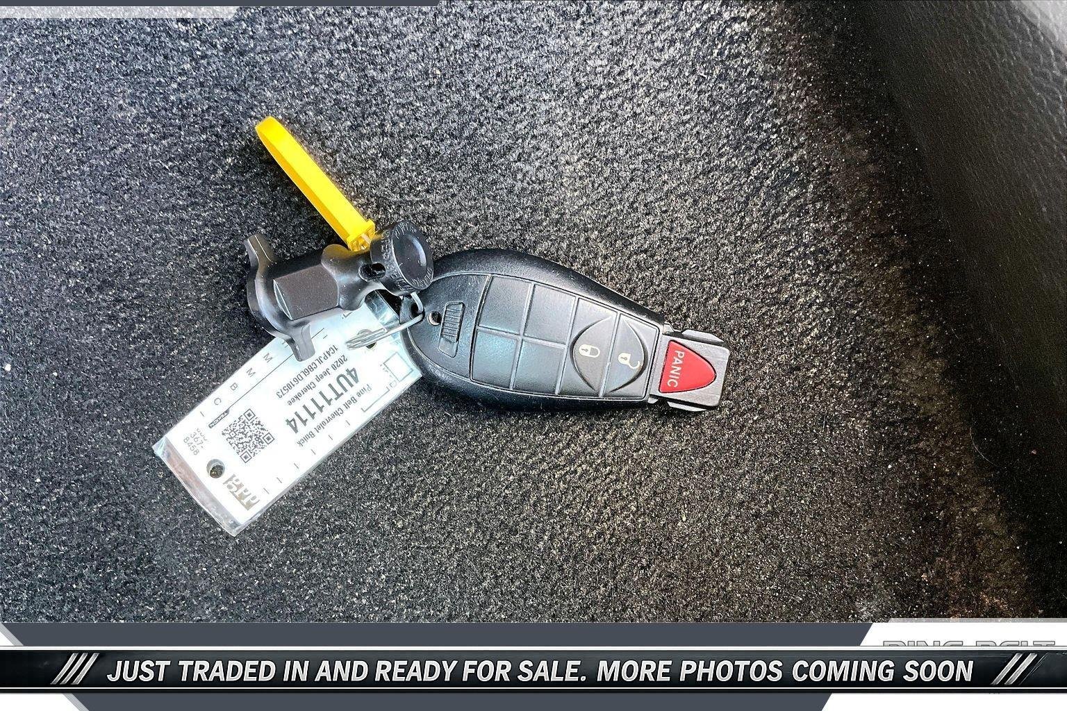 Used 2020 Silver Jeep Latitude FWD image 9