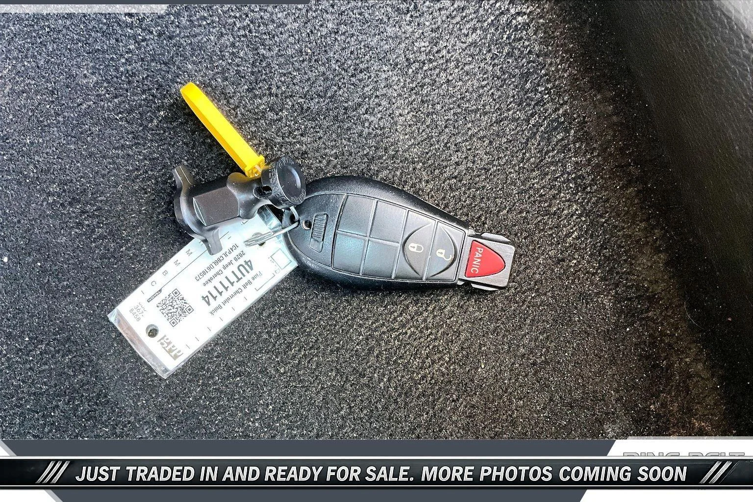 Used 2020 Silver Jeep Latitude FWD image 9