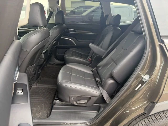 Used 2020 Green Kia EX image 10