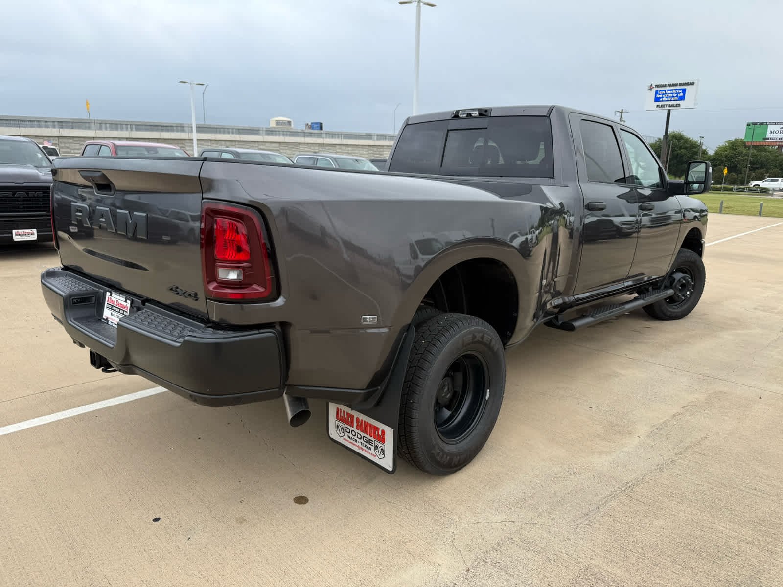 New 2026 Granite Crystal Metallic Clear-Coat Exterior Paint RAM Tradesman image 6