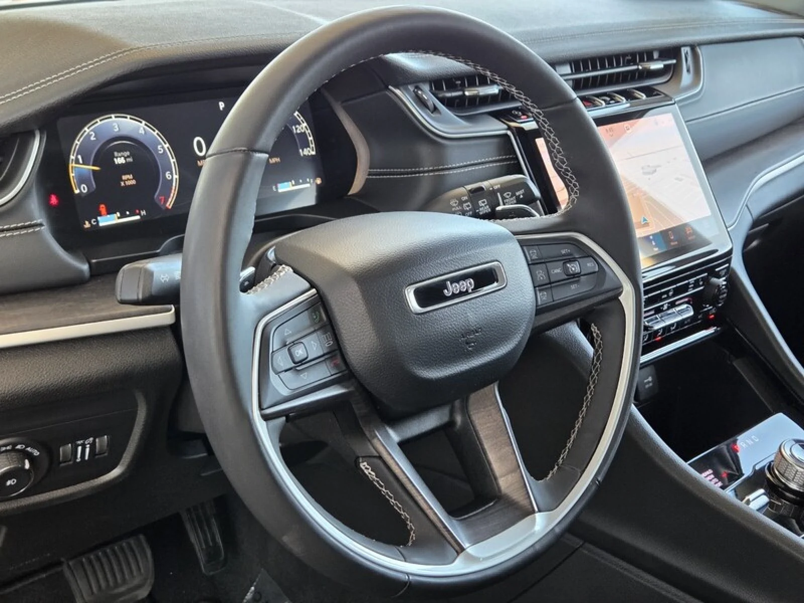 Used 2023 WHITE Jeep Limited image 24