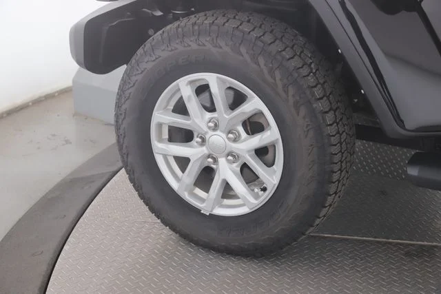 Used 2023 Black Jeep Sport S image 13