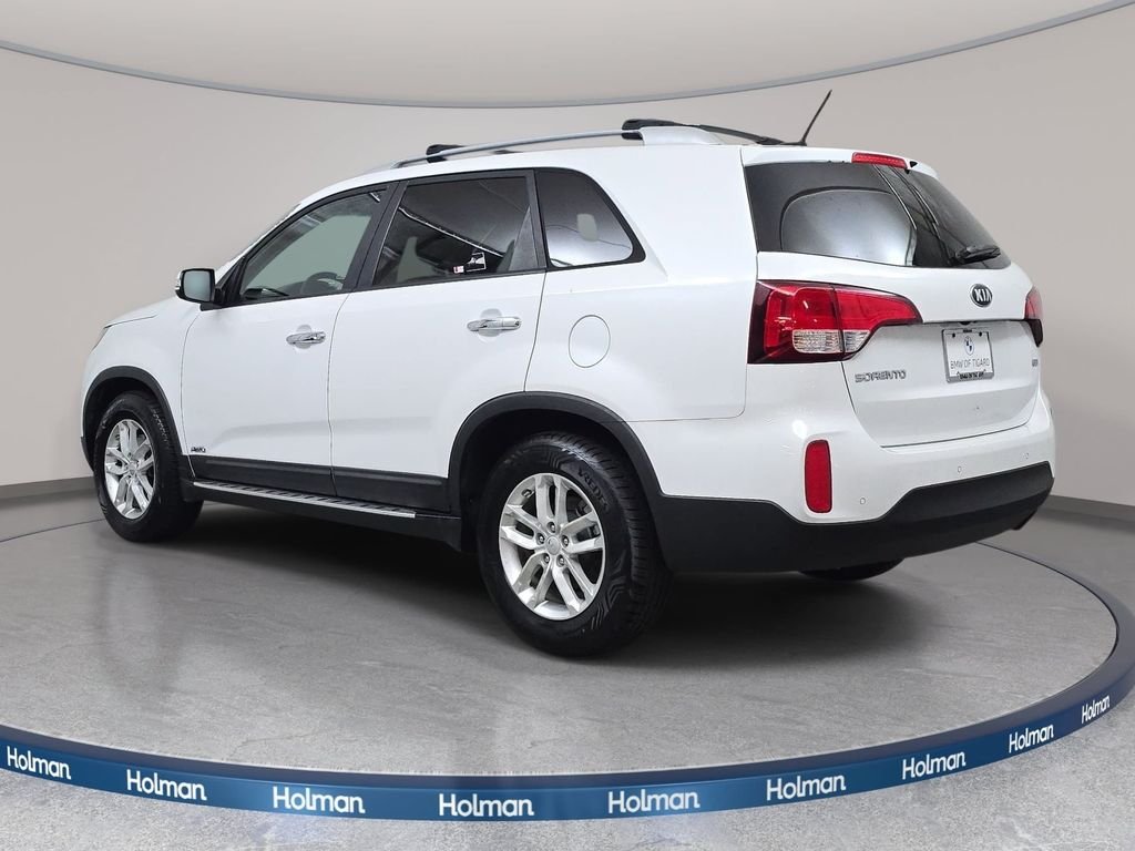 Used 2015 Snow White Pearl Kia LX image 8