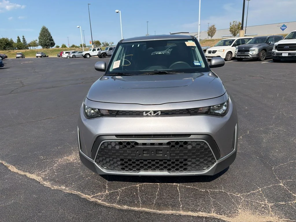 Used 2025  Kia LX image 8
