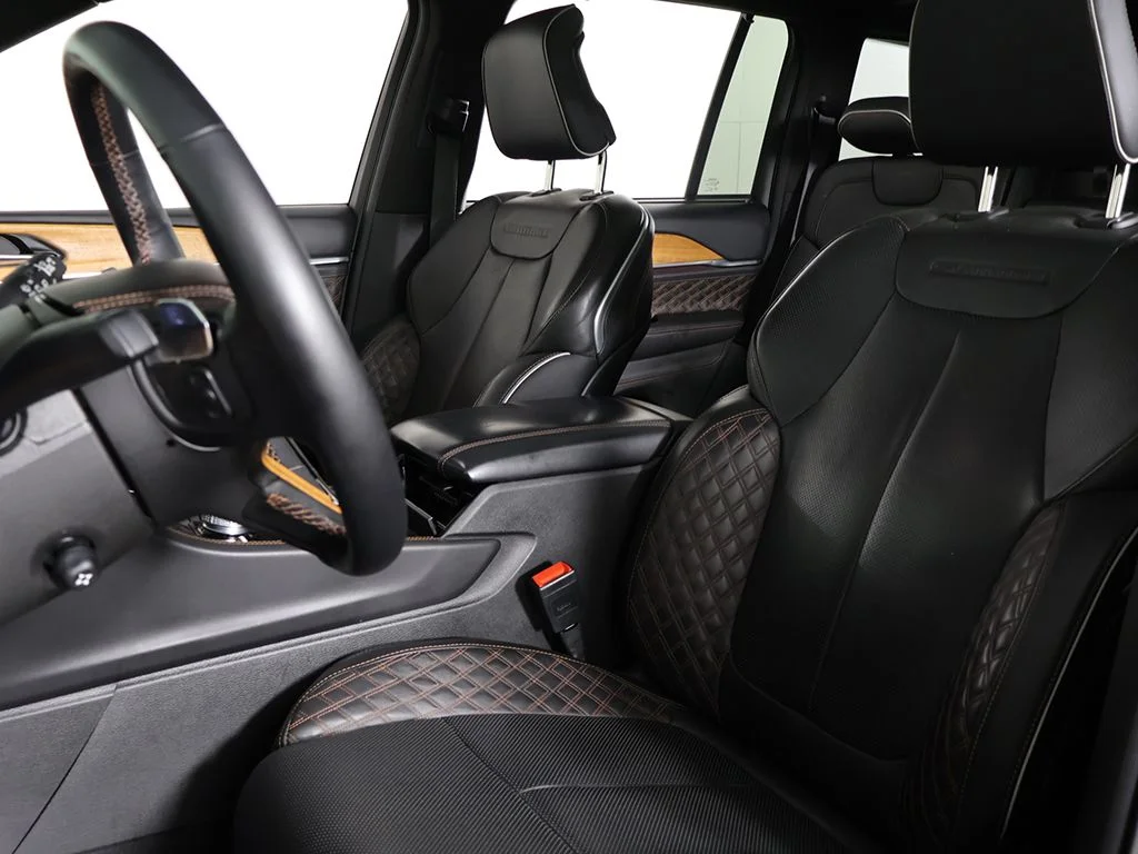 Used 2023 Diamond Black Jeep Summit Reserve image 34