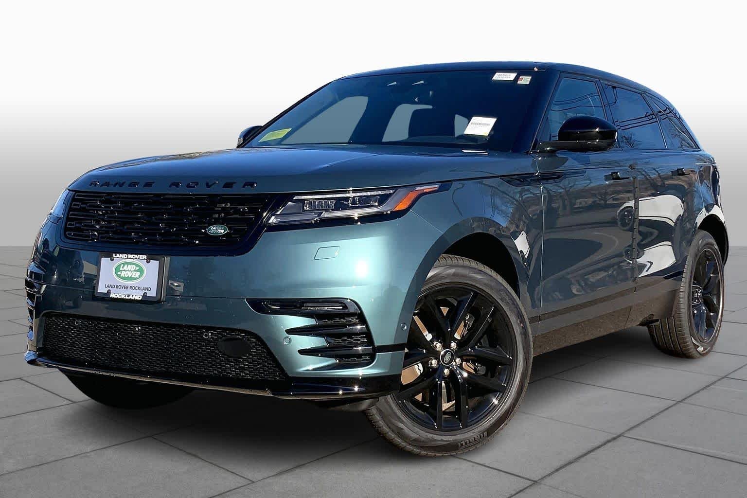 Used 2026 Giola Green Metallic Land Rover Dynamic SE image 1