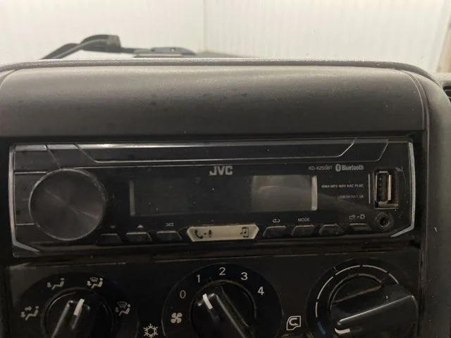 Used 2008 Green Mitsubishi  image 16