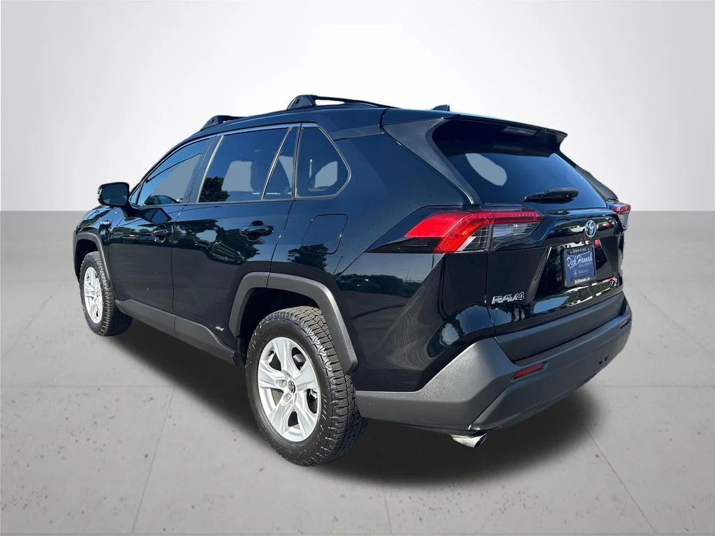 Used 2020 Black Toyota LE image 9