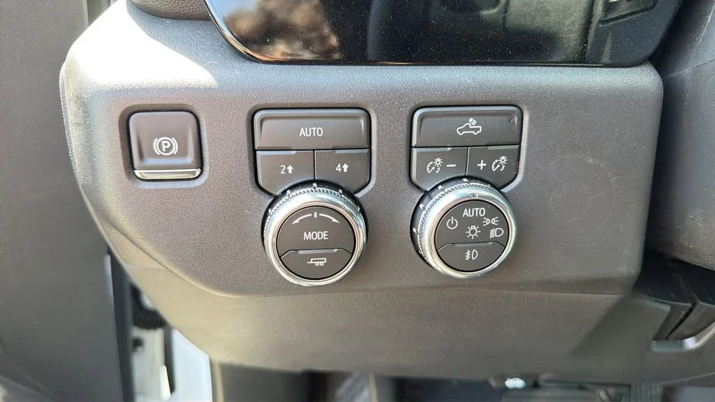 New 2026 Summit White GMC Elevation image 27