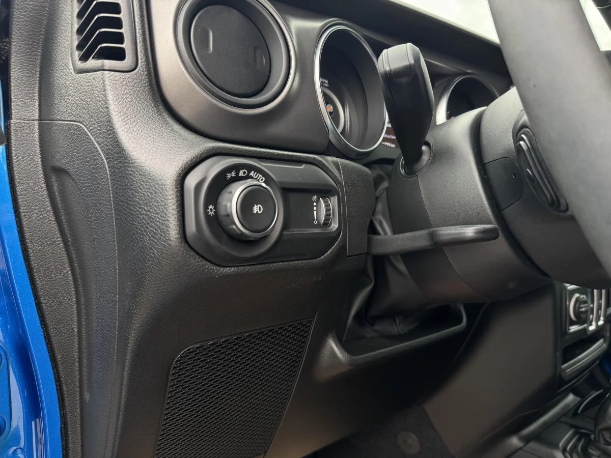 Used 2023 Blue Jeep Sport S image 13
